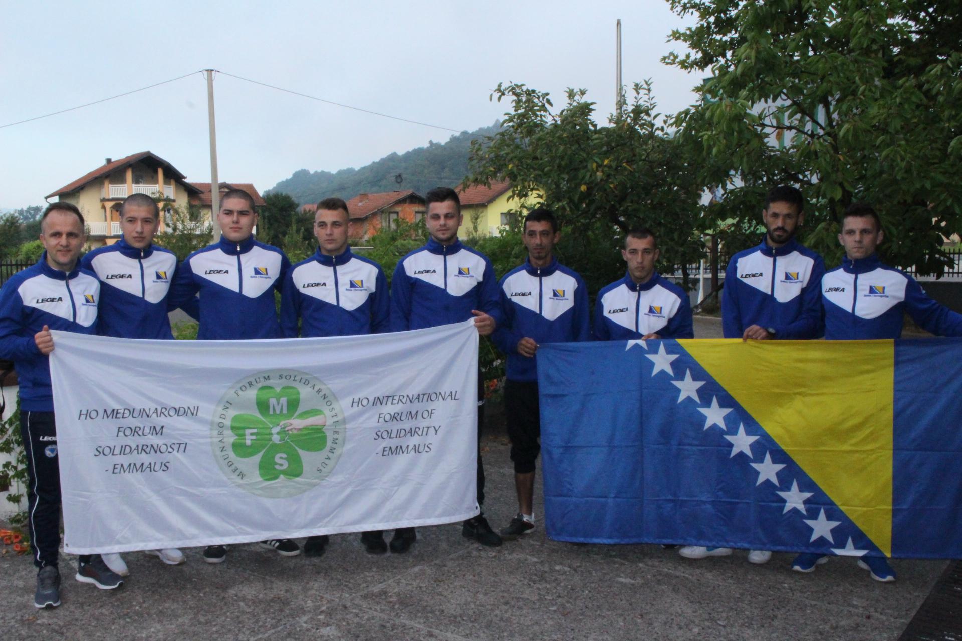 Reprezentacija beskućnika BiH jutros otputovala na Svjetsko prvenstvo u uličnom nogometu