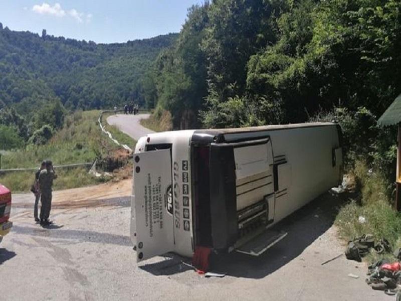 Prevrnuo se autobus kod Vranja - Avaz