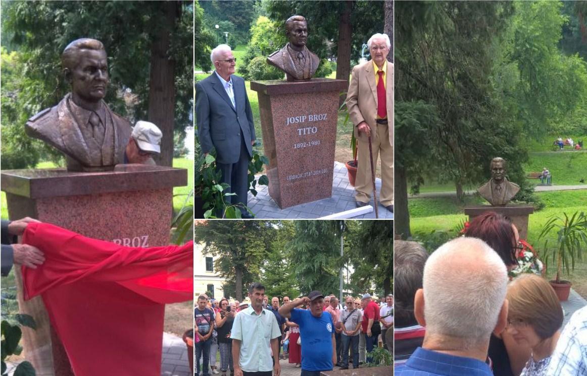 Nakon dvije decenije čekanja, u Gradačcu otkrivena spomen-bista Josipu Brozu Titu