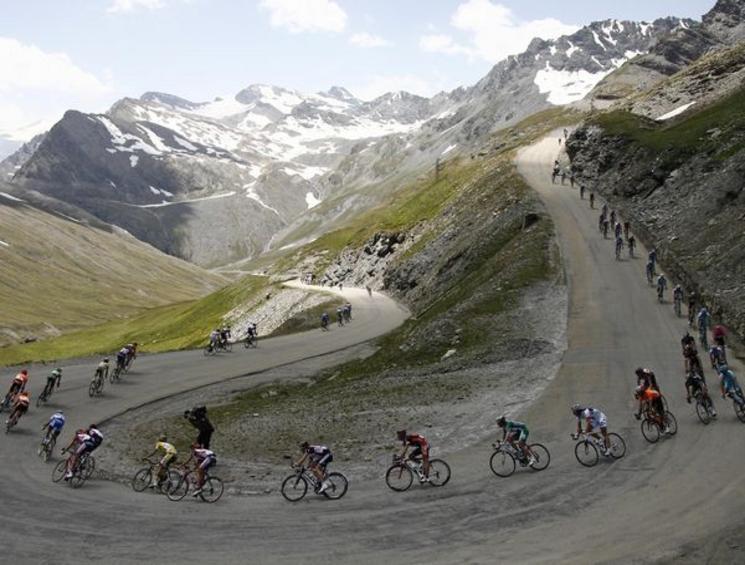 Totalna vremenska šizofrenija: Olujno nevrijeme i snijeg zaustavili saobraćaj i "Tour de France"