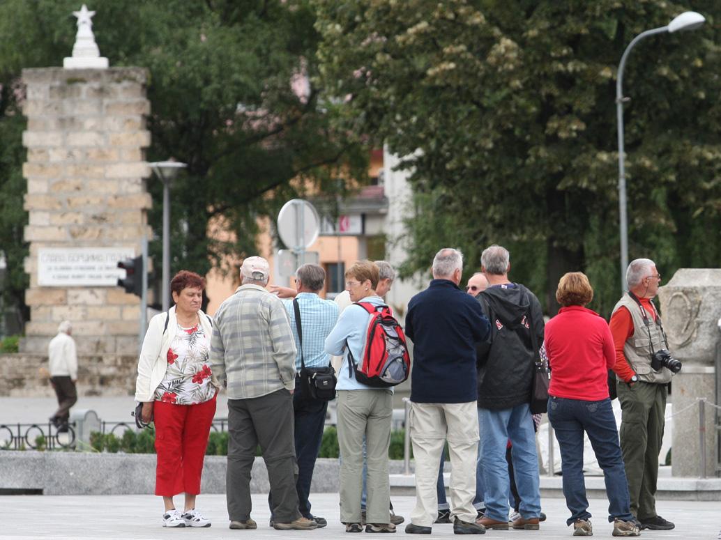 Iz Srbije 6.712 gostiju u junu - Avaz