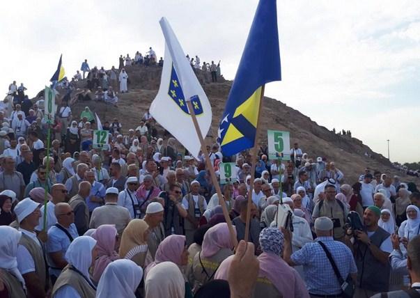 Hadžije iz BiH posjetile medinske znamenitosti: Bosanska zastava na Uhudu