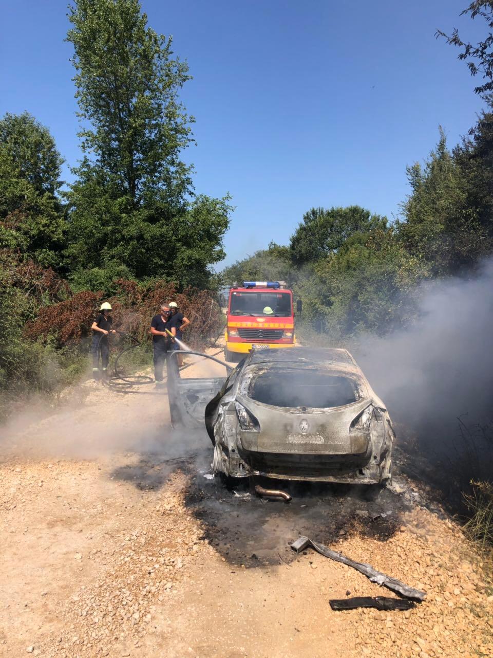 Vozilo skoro u potpunosti izgorjelo - Avaz