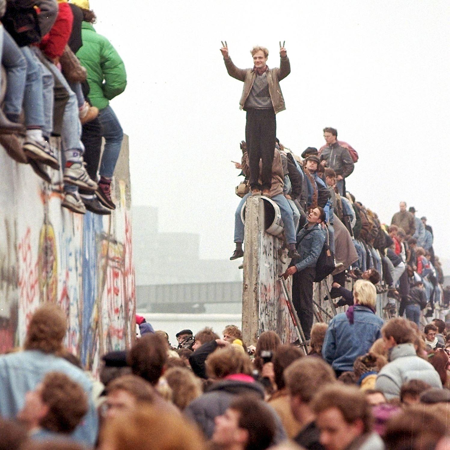 Berlinski zid pao je 9. novembra 1989. godine - Avaz