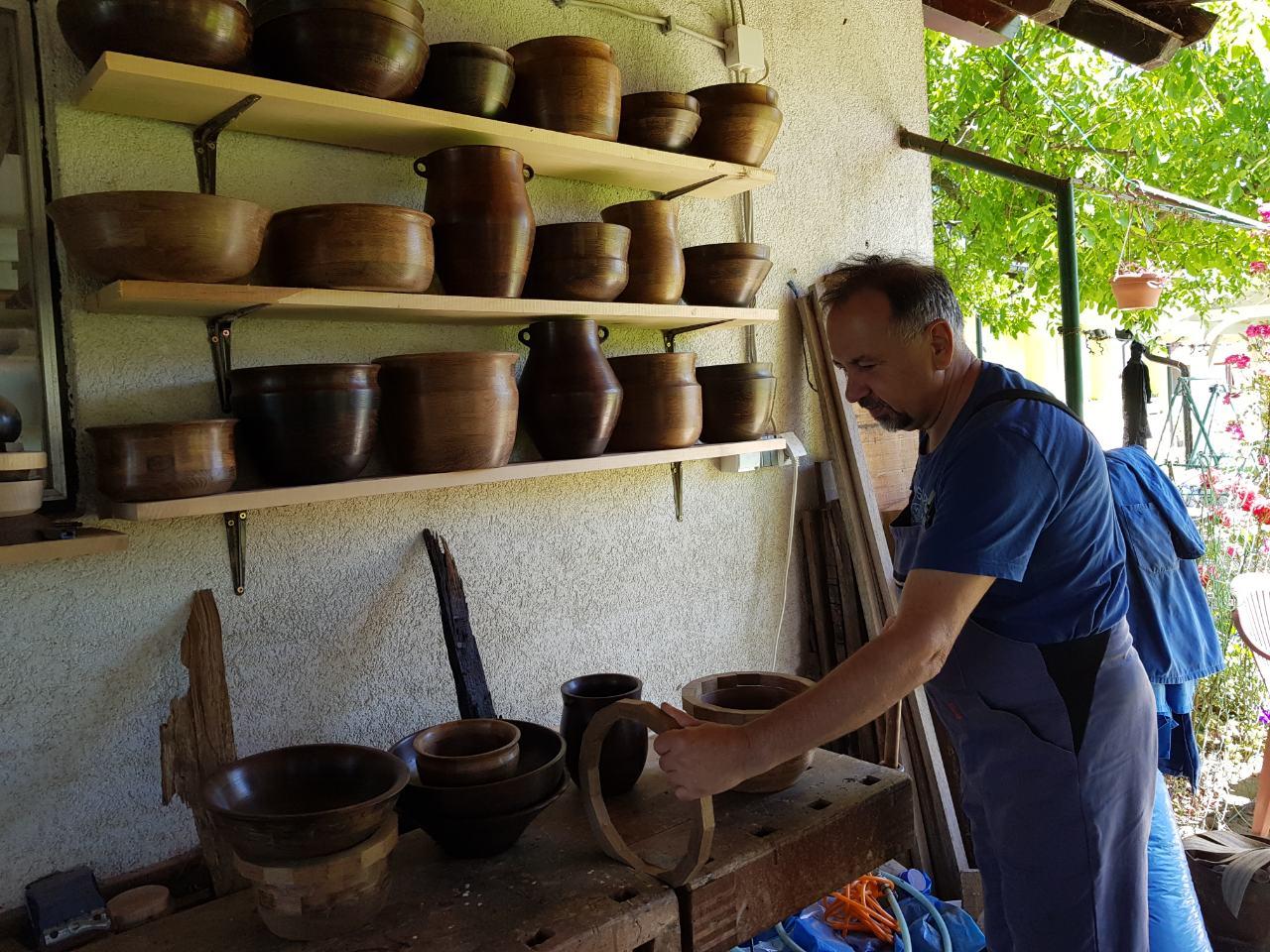 Od abonosa iz mulja Bosne pravi replike prastarih zdjela