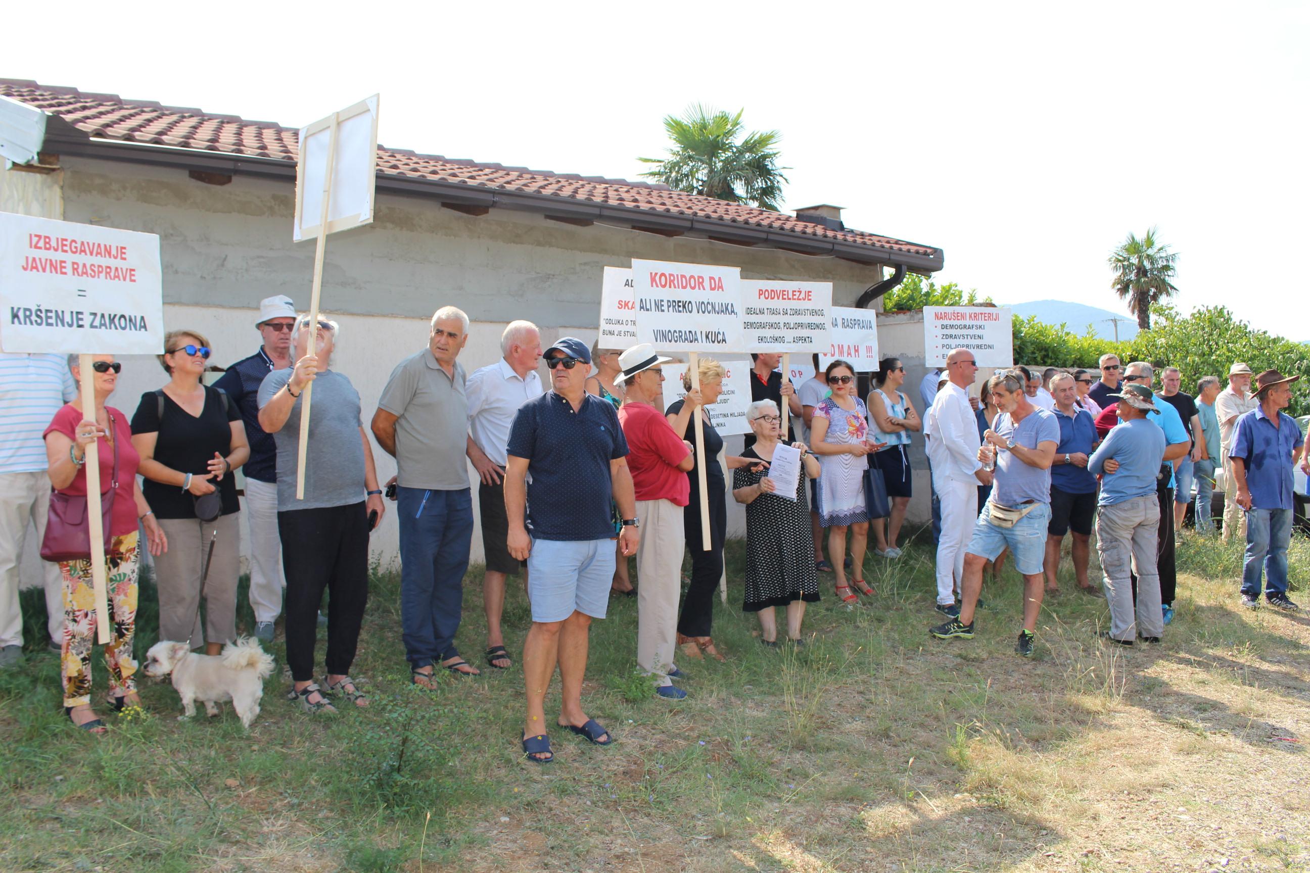 Mještani južnih mostarskih naselja održali mirni protestni skup