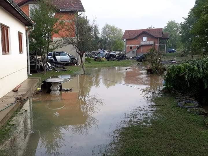 Počelo zbrajanje štete u Tešnju nakon poplava, oštećena putna infrastruktura