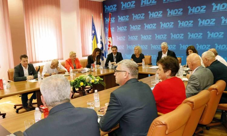 Predsjedništvo HDZ-a BiH pozvalo SDA i SNSD da poštuju potpisani sporazum