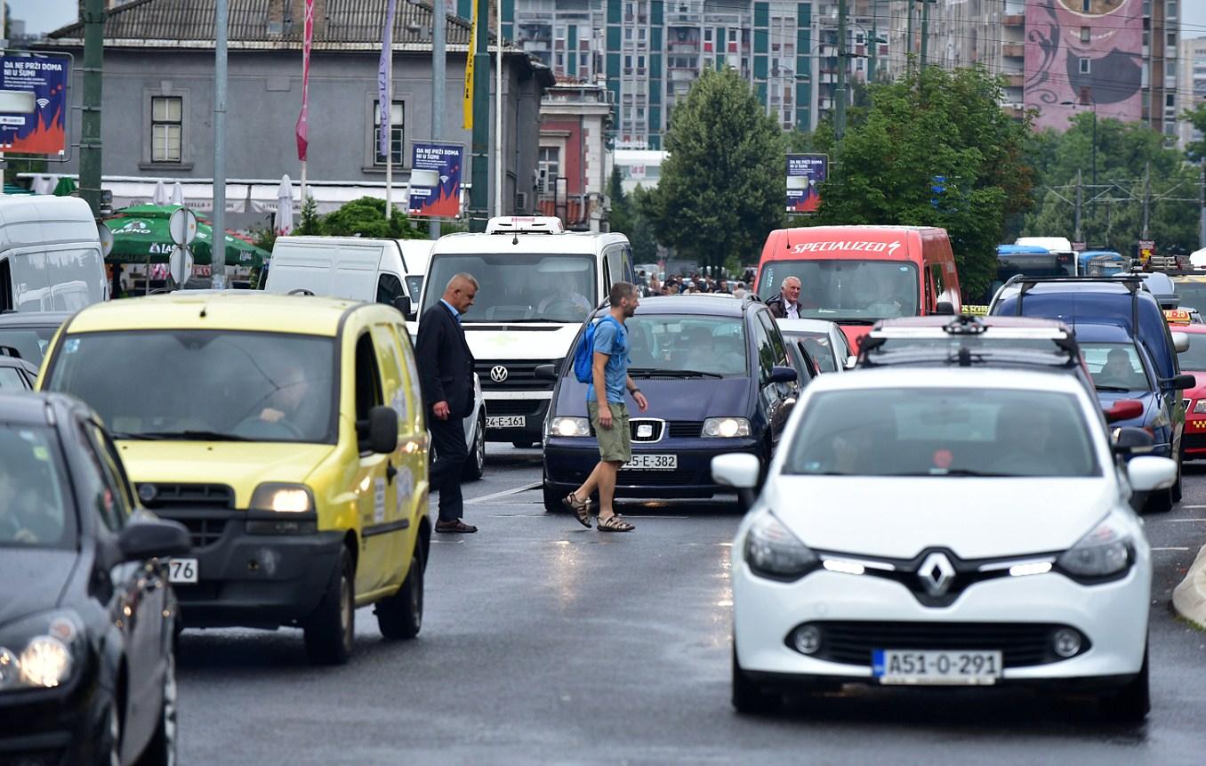 Vozači, danas budite maksimalno oprezni: Počinje nova školska godina i očekuje se veliki broj djece na saobraćajnicama