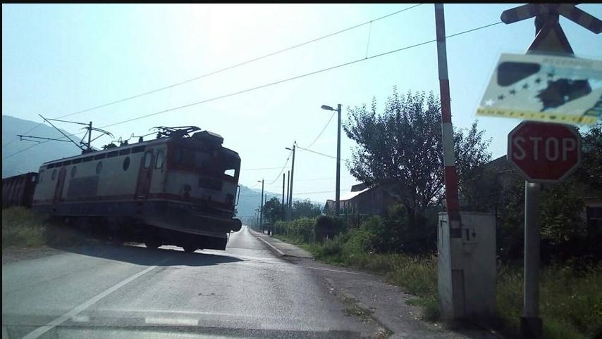 Četvere oči treba otvoriti: Kod Ilijaša rampa podignuta dok vozi prolazi!