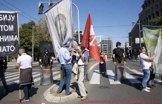 Ekstremisti pokušali spriječiti Paradu ponosa - Avaz