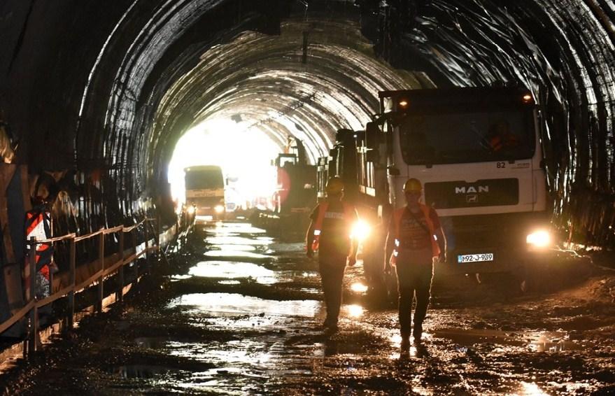 Građani svaki prolaz kroz Vranduk čekaju dva sata - Avaz