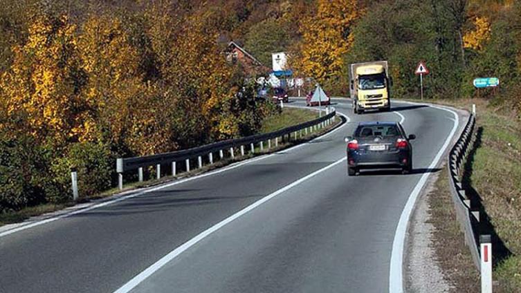 Vozačima upozorenje zbog sitnijih odrona zemlje, sanacija Vranduka i dalje stvara gužve