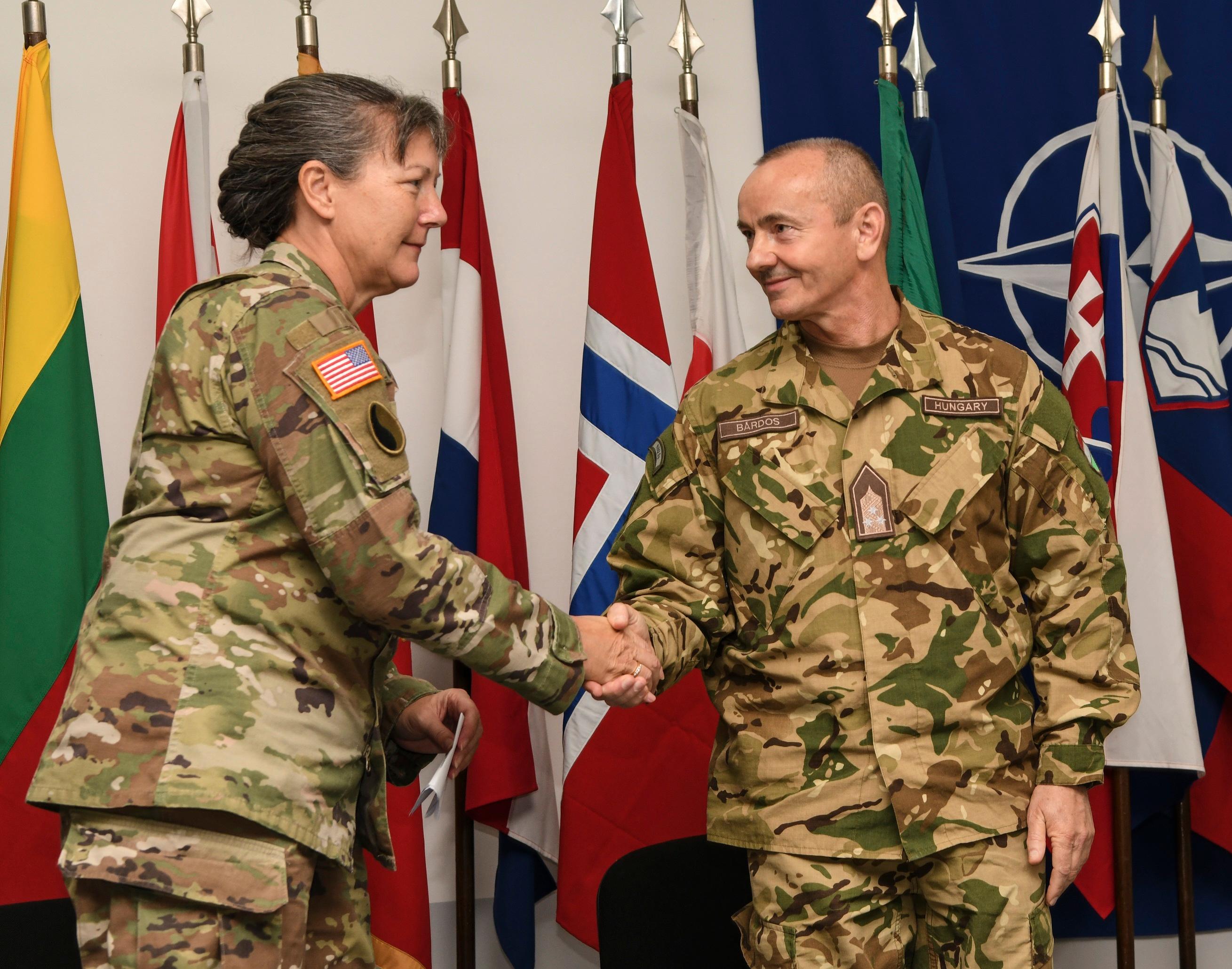 S ceremonije: Brigadna generalica Bisel i načelnik Bardoš - Avaz