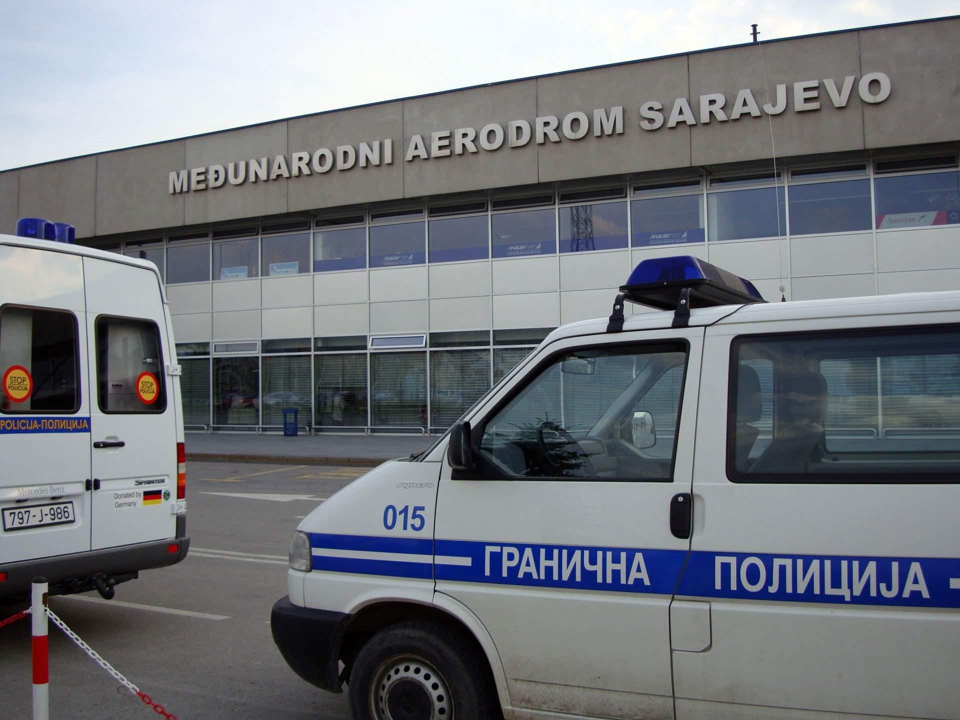 Akcija na Aerodromu Sarajevo: Uhapšen zbog krijumčarenja 100 vozila bez plaćanja carine