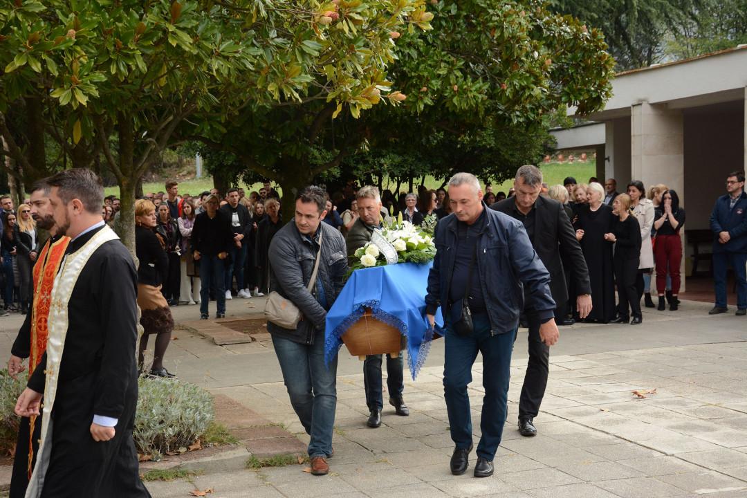 Kovčeg s tijelom ubijene djevojke jučer ispraćen iz Mostara u Beograd - Avaz