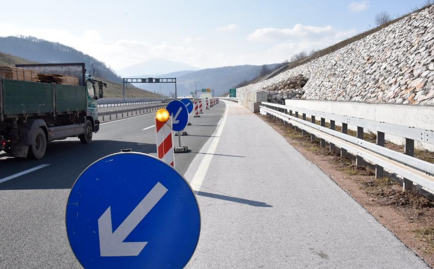 Zbog saobraćajne nesreće saobraćaj se odvija usporeno