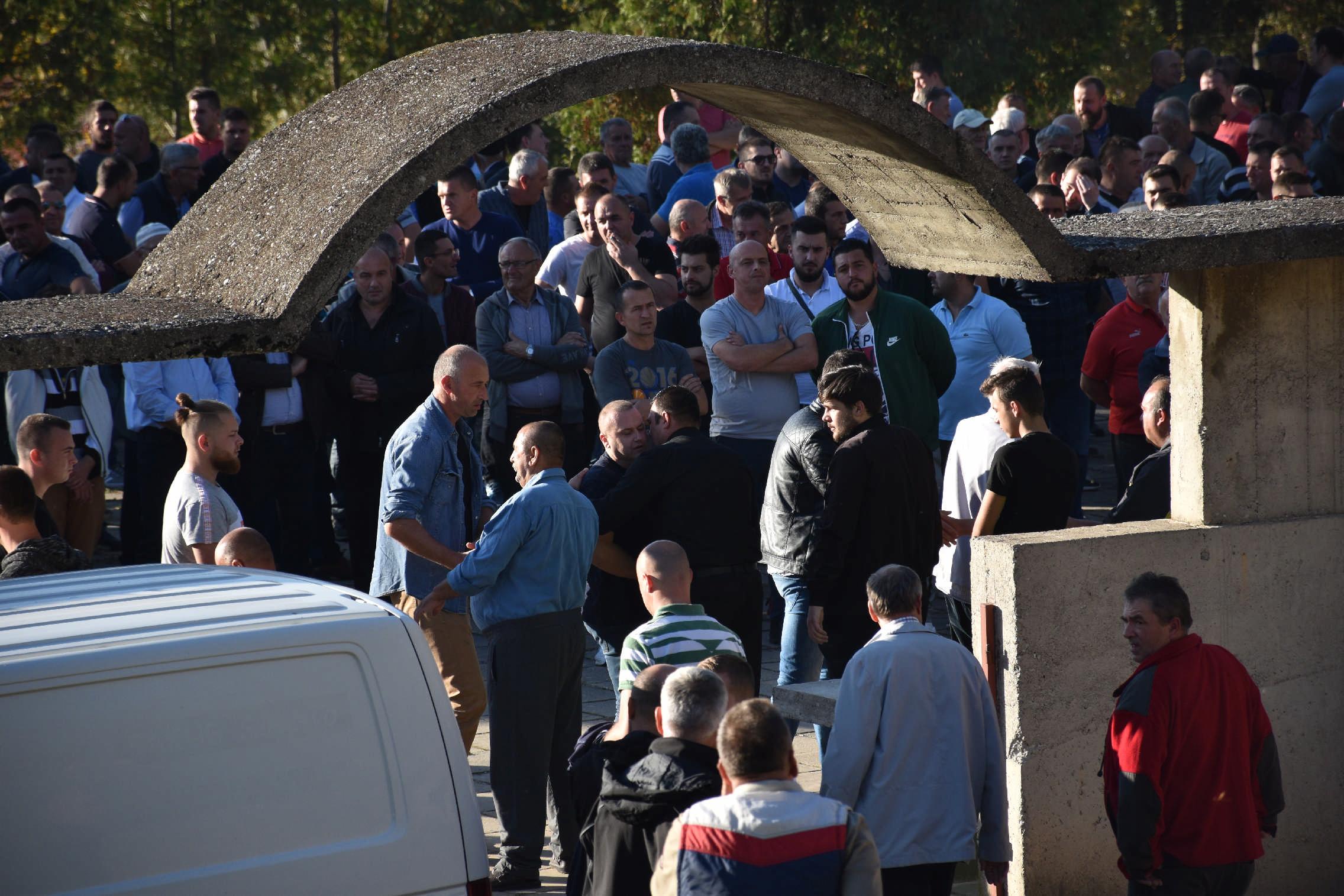 Veliki broj građana na dženazi ubijene Sumejje - Avaz