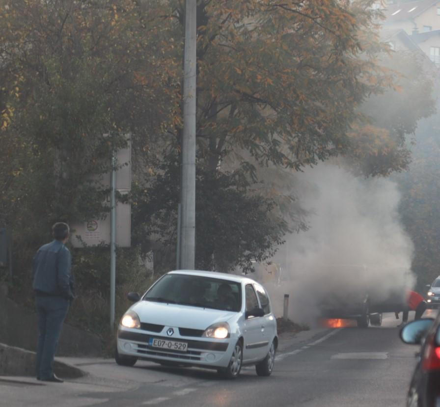 Vatra izbila u prednjem dijelu terenca - Avaz