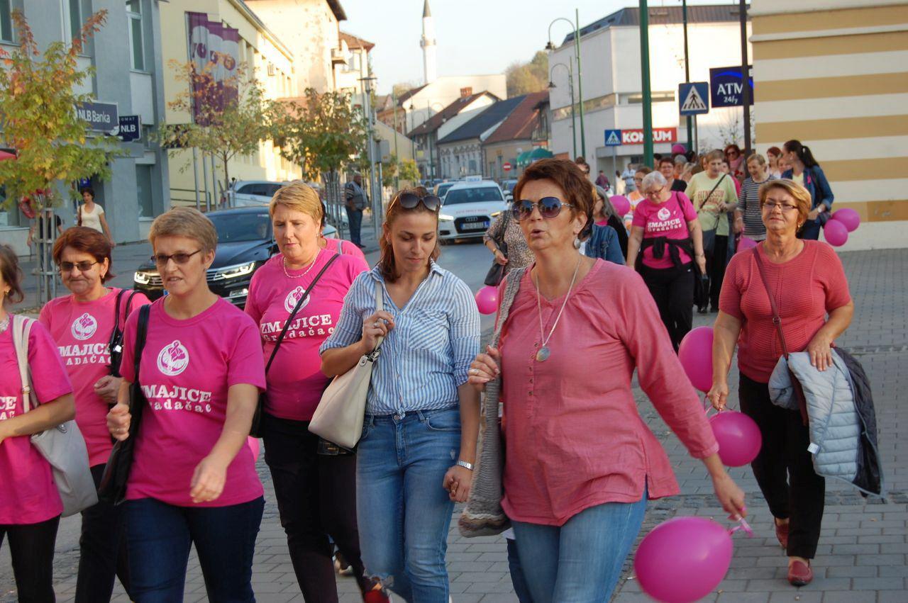 Održana šetnja gradskim ulicama - Avaz