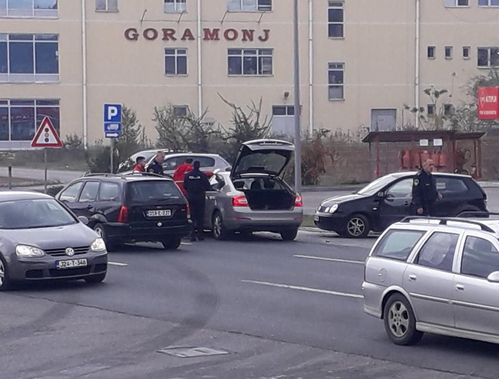 Nesreća u Gračanici: U sudaru Škode i Pola povrijeđene tri osobe