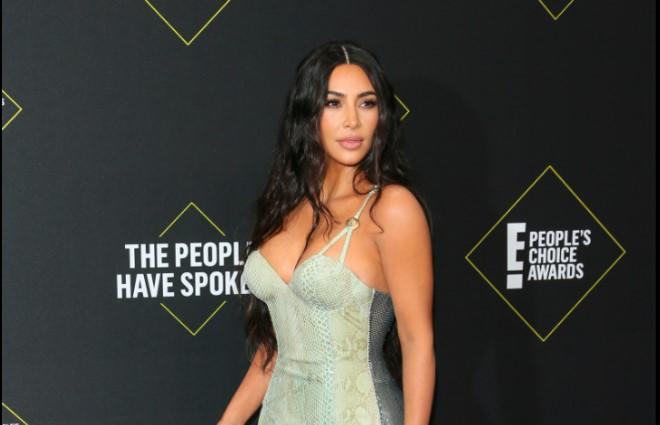 Kim Kardašijan zablistala u nikad pripijenijoj seksi haljini