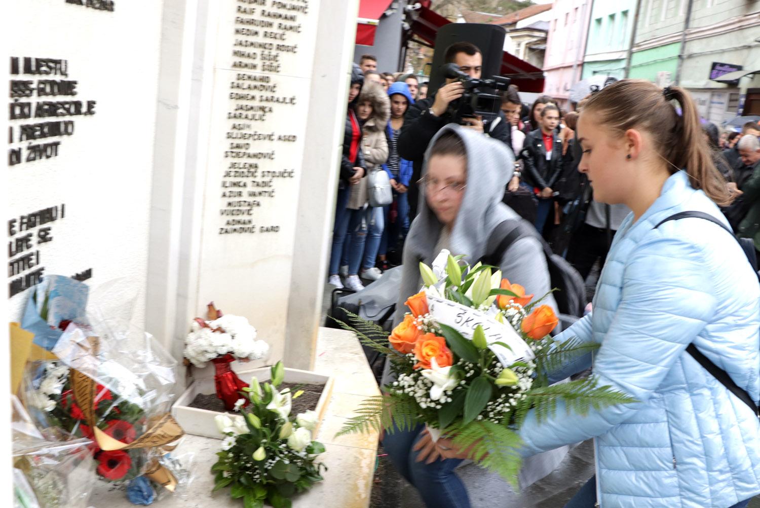 Proplakalo i nebo iznad Kapije: Da su živi, znamo da bi i oni branili nas