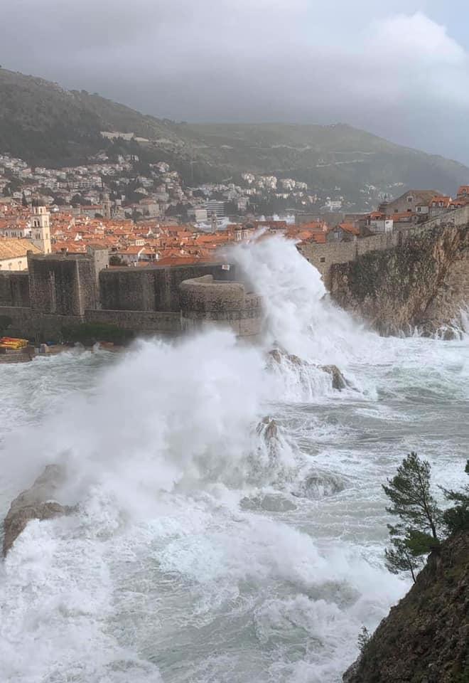 Kad su valovi viši od zidina: U Dubrovniku zabilježen rekordan val od čak 11 metara