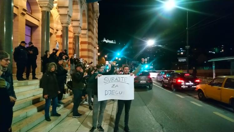 Tematska sjednica o "Pazariću" 4. decembra, građani izviždali zastupnike pa održali protest i ispred Vijećnice