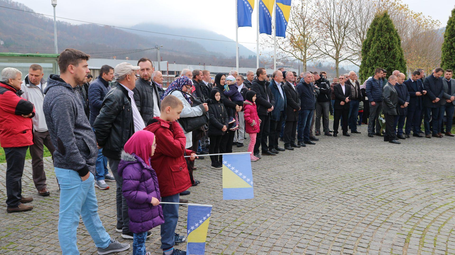 Cvijećem i Fatihom odata počast svim žrtvama genocida