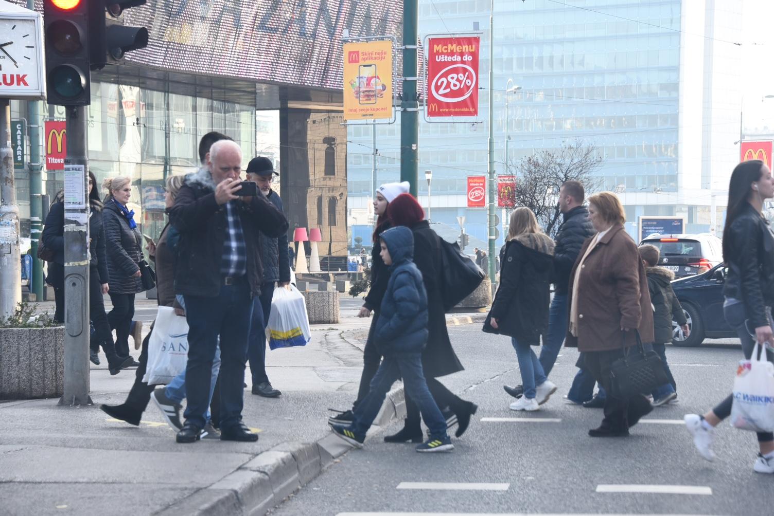 Prohladna nedjelja u Sarajevu: Pogledajte atmosferu na ulicama glavnog grada BiH