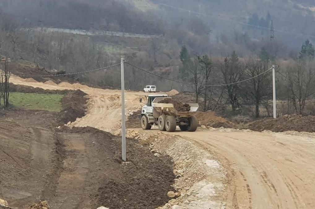 Desetine mašina na gradilištu tunela Ivan