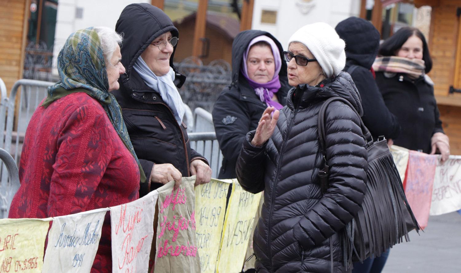 Majke Srebrenice: Žalosno je šta se radi žrtvama genocida - Avaz