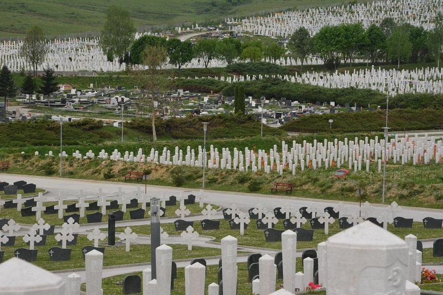 Lopovima ništa nije sveto: Kradu nišane i cvijeće s groblja Vlakovo