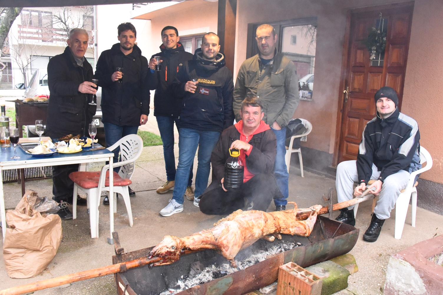 Rozić sa sinovima i prijateljima - Avaz