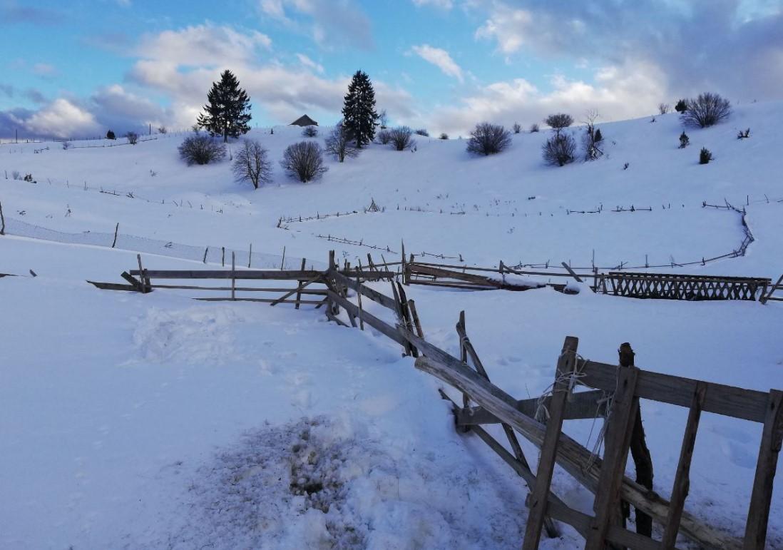 U Han-Pijesku snježni pokrivač skoro pola metra, na Bjelašnici 22 centimetra