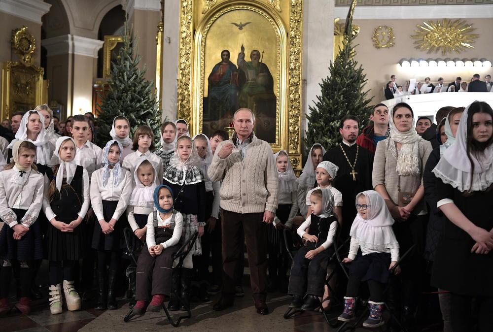 Putin slavi Božić u svom rodnom gradu: Milioni ljudi danas osjećaju radost! Svima želim zdravlje i blagostanje!