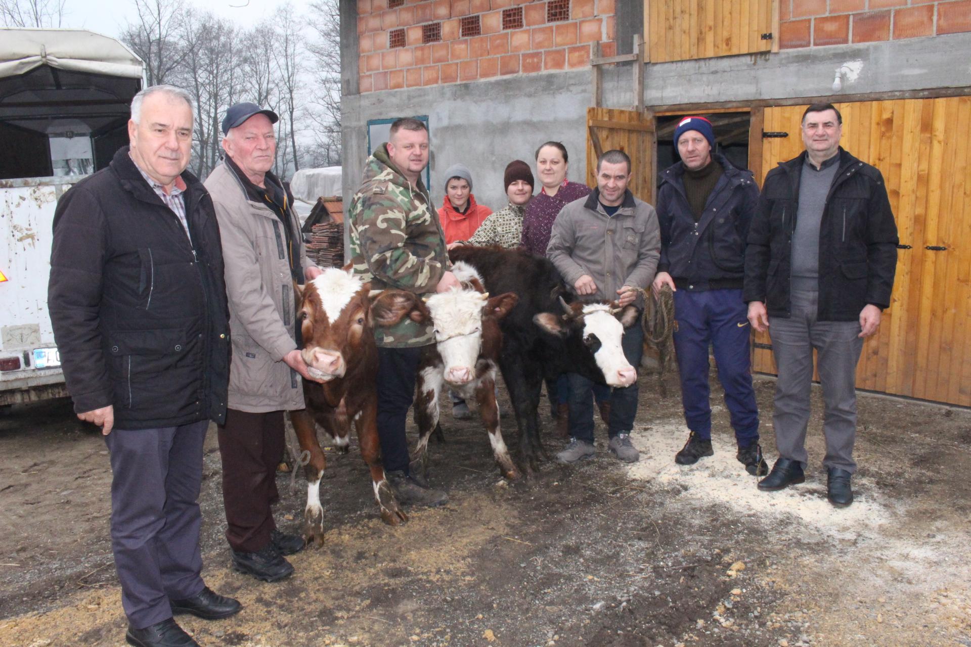 Dobri ljudi junicama obradovali Oštrakoviće