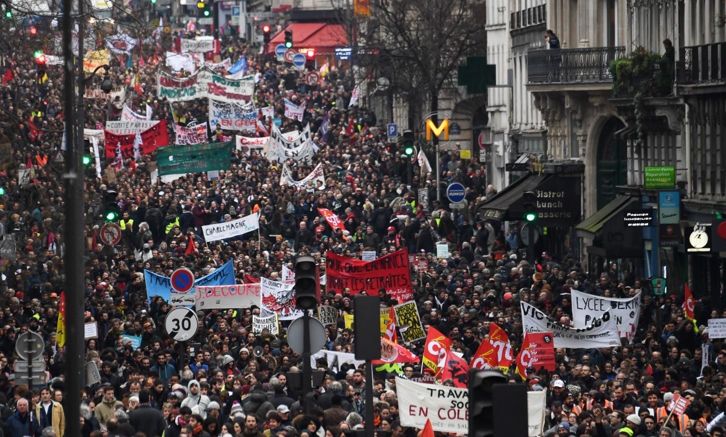 Protesti u Parizu - Avaz