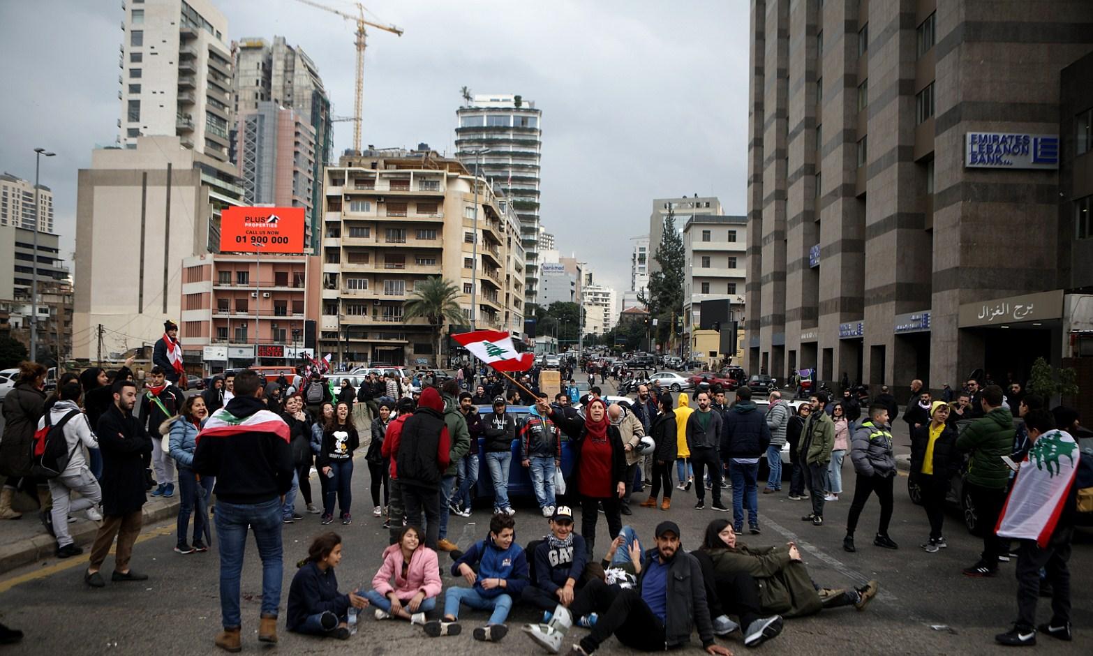 Masovni protesti protiv vladajuće elite - Avaz