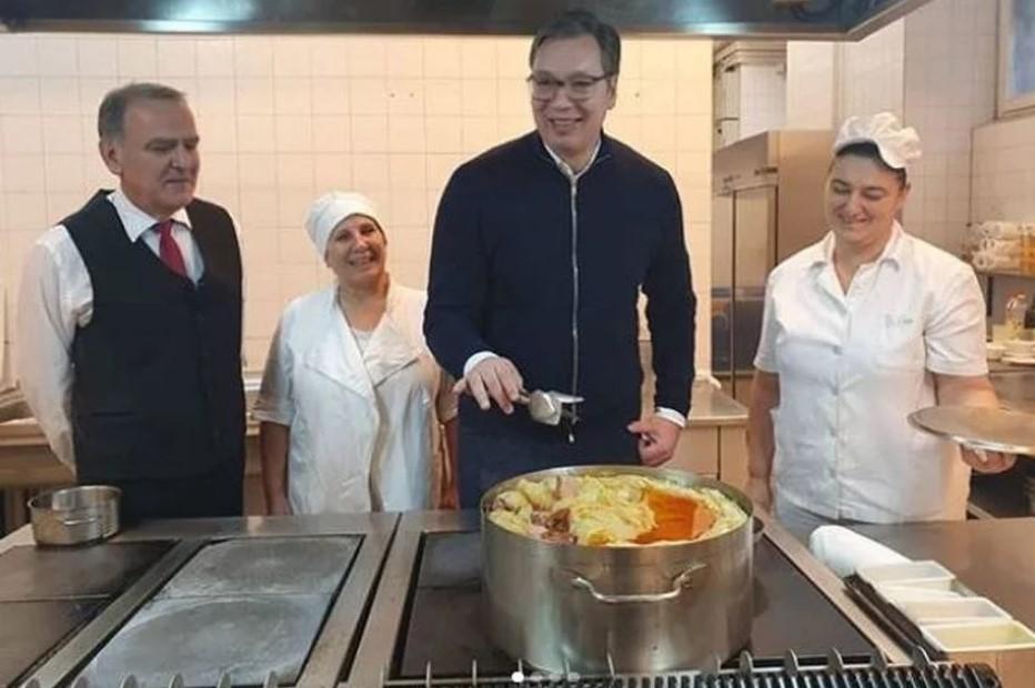 Vučić spremao sarme na pauzi između sastanaka u zgradi Predsjedništva