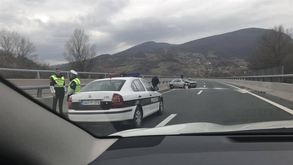 Jedna osoba povrijeđena, saobraćaj otežan