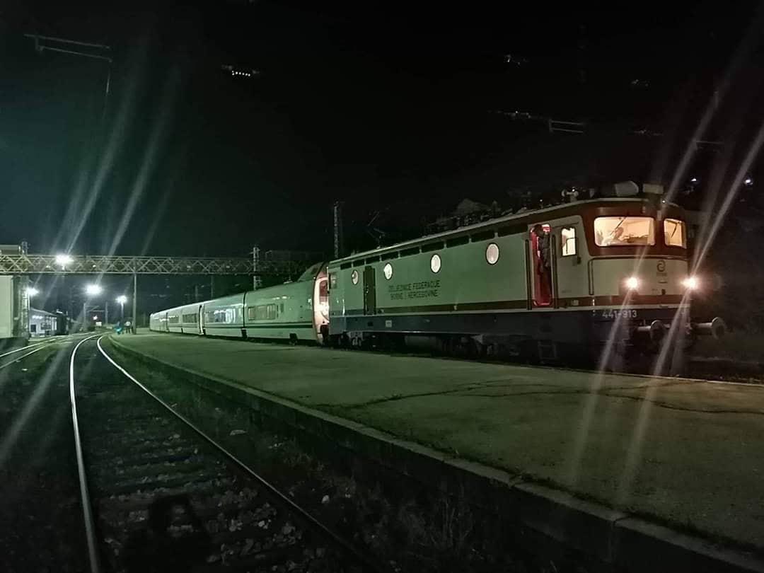 Talgo voz iskočio sa šina: Velika panika među putnicima