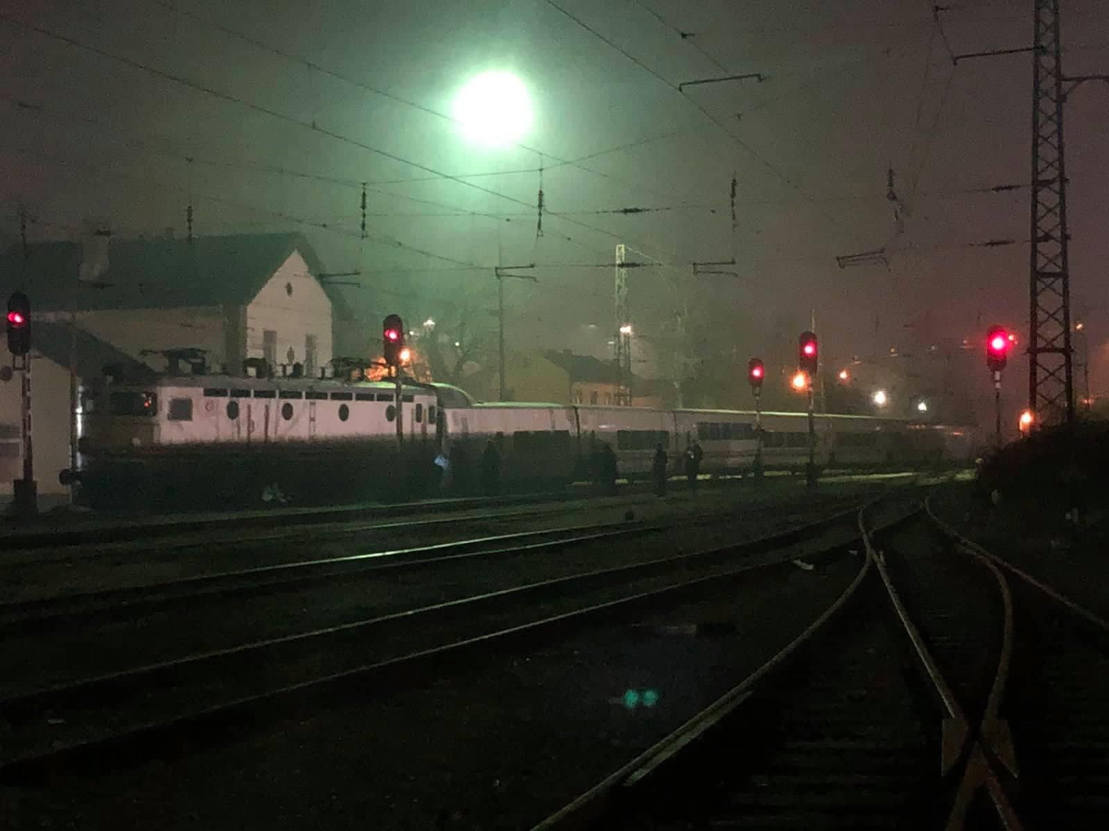 Talgo voz iskočio sa šina u Kaknju - Avaz