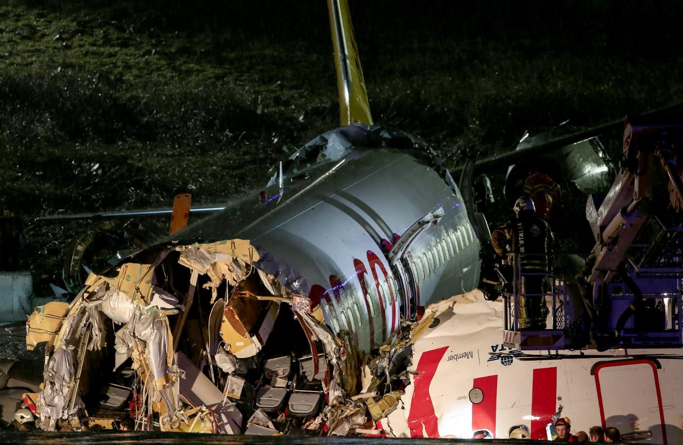 U slijetanju aviona s piste u Istanbulu jedna osoba poginula, a povrijeđeno 157