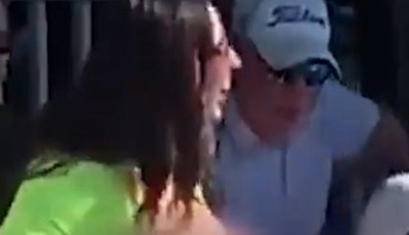 Crnka na golf-turniru pokazivala bujne gole grudi: Igrač odgodio udarac da se smiri