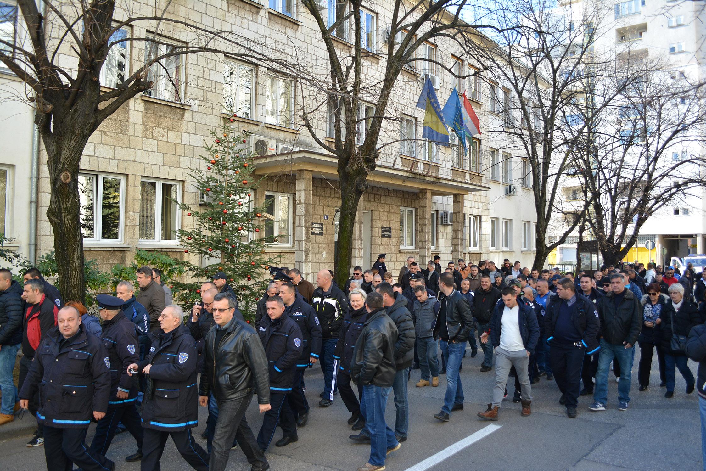 Policija u HNK priprema protest