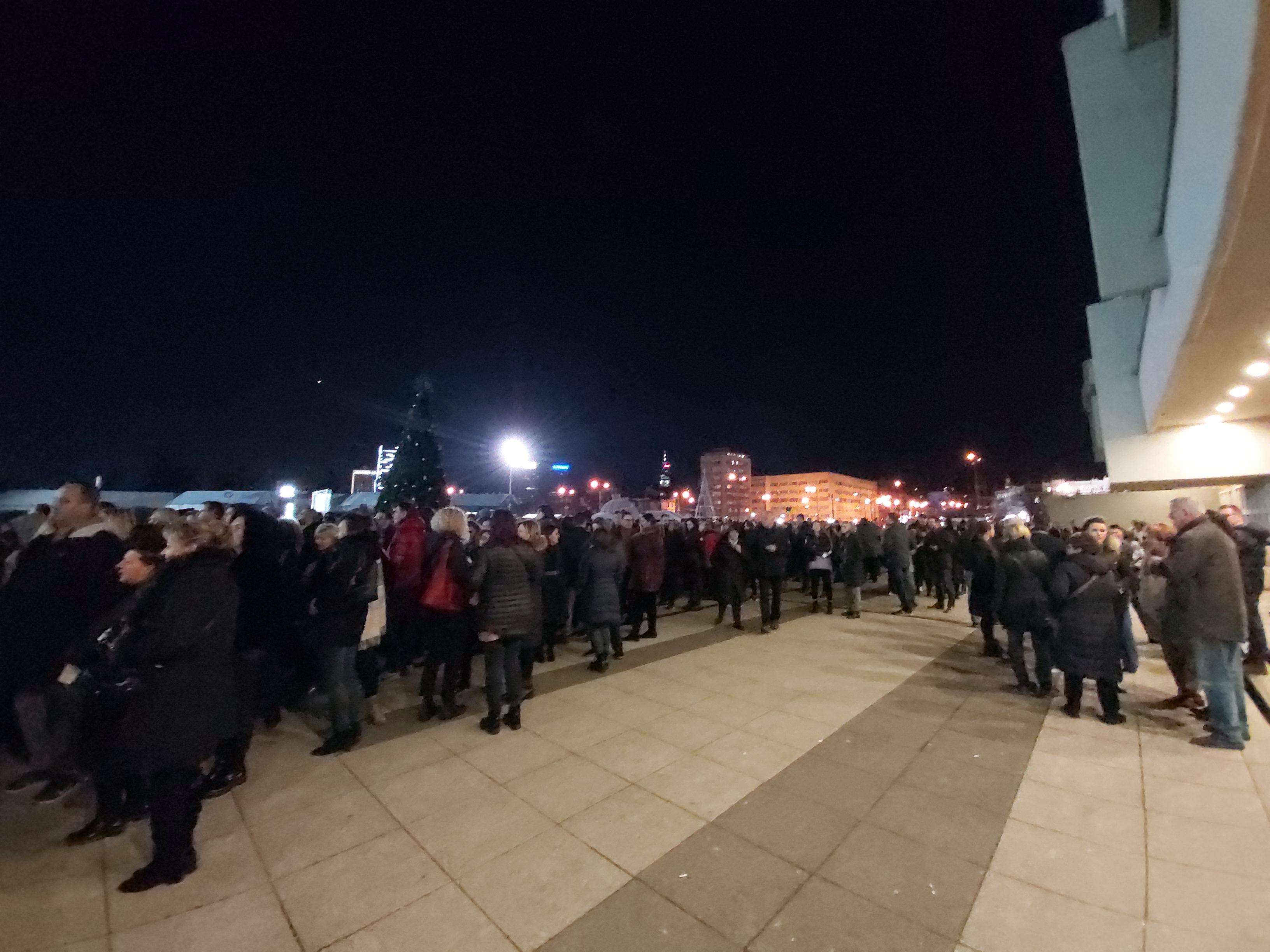 Veliki broj fanova uoči koncerta - Avaz