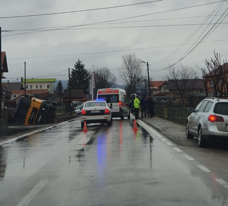 Sudar kamiona i dva automobila: Ima povrijeđenih