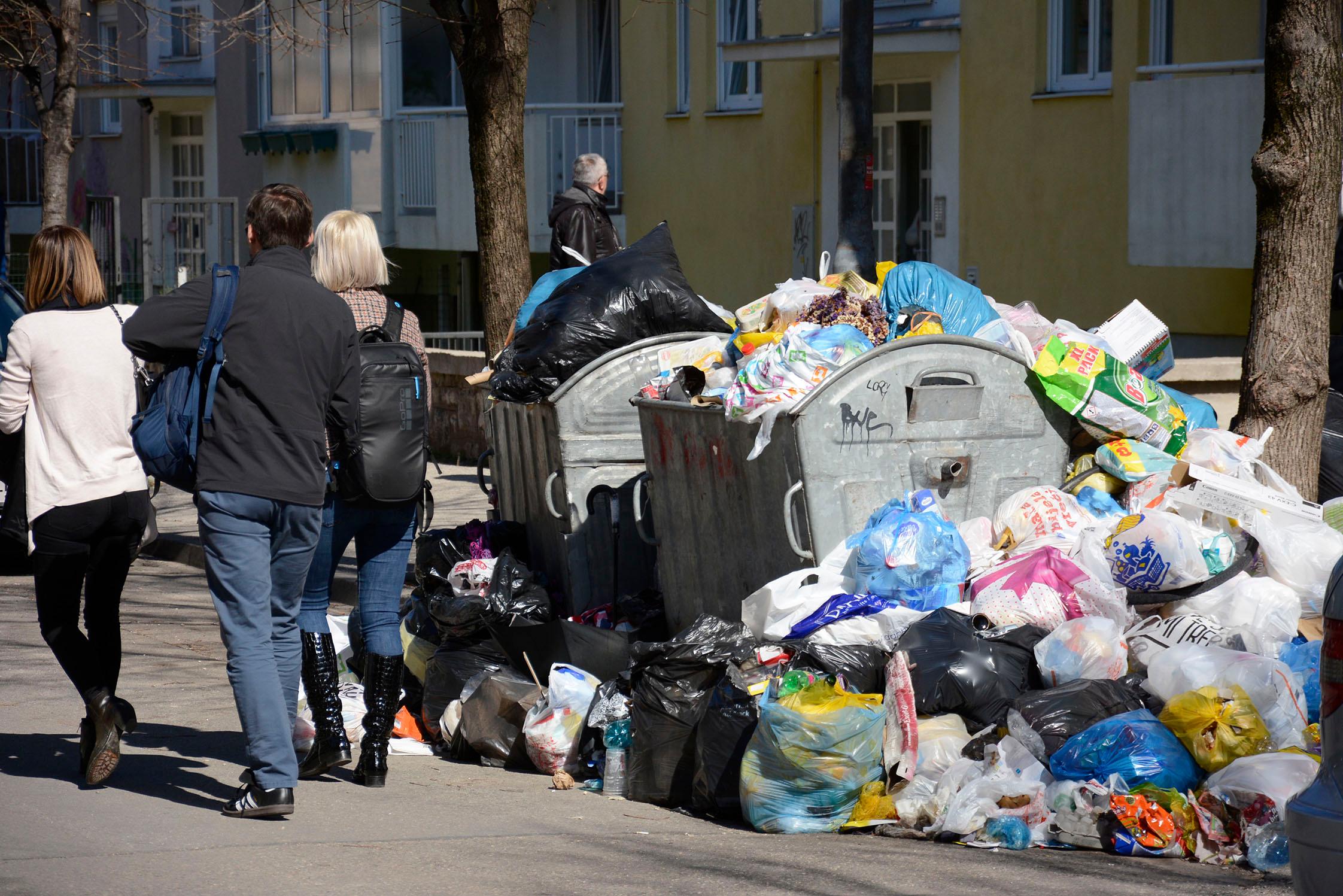 Više od hiljadu tona otpada na ulicama Mostara, zbog koronavirusa gradu prijeti katastrofa